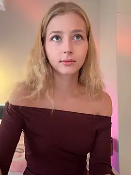 Snapshot of LunaRase chatting on March 13, 2026, 9:14 am LunaRase online show from March 13, 2026, 9:14 am