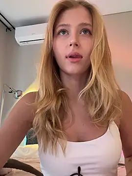 Snapshot of LunaRase chatting on March 14, 2026, 9:26 am LunaRase online show from March 14, 2026, 9:26 am