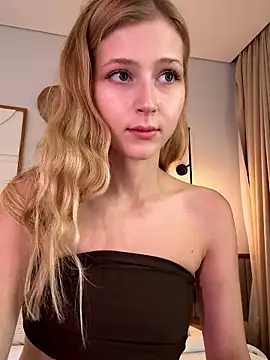 LunaRase online show from January 13, 2026, 6:17 am