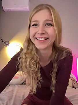 Snapshot of LunaRase chatting on March 12, 2026, 9:46 am LunaRase online show from March 12, 2026, 9:46 am