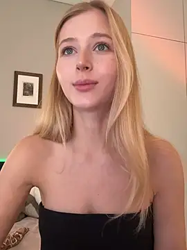 Snapshot of LunaRase chatting on March 27, 2026, 9:21 am LunaRase online show from March 27, 2026, 9:21 am