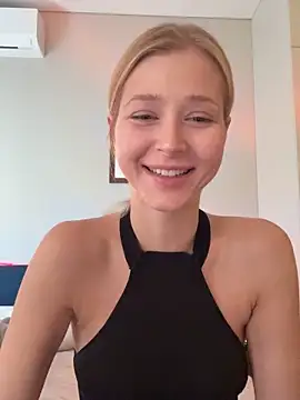 Snapshot of LunaRase chatting on March 24, 2026, 7:08 am LunaRase online show from March 24, 2026, 7:08 am