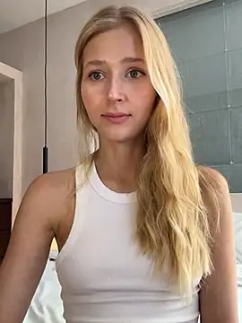 Snapshot of LunaRase chatting on February 21, 2026, 3:41 am LunaRase online show from February 21, 2026, 3:41 am