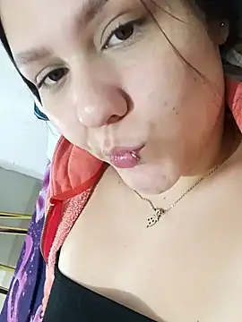 Snapshot of Ariakris chatting on November 16, 2025, 11:48 am Ariakris online show from November 16, 2025, 11:48 am