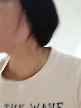 Snapshot of Ariakris chatting on November 18, 2025, 10:34 pm Ariakris online show from November 18, 2025, 10:34 pm