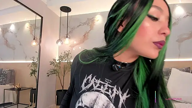 SteffanyBeck online show from May 10, 2026, 11:14 am