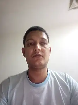 Snapshot of daddylove87 chatting on September 30, 2025, 11:44 pm daddylove87 online show from September 30, 2025, 11:44 pm