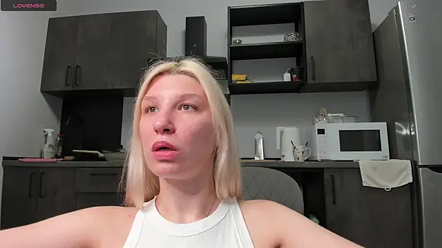 Snapshot of Linaa_Land chatting on July 29, 2026, 6:40 pm Linaa Land online show from July 29, 2026, 6:40 pm