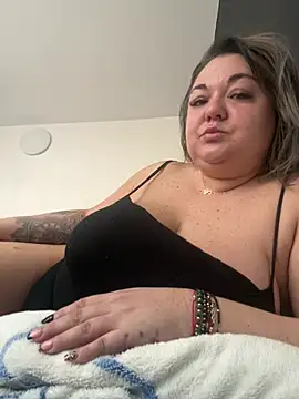 Snapshot of MikyVesela chatting on March 5, 2026, 8:33 am MikyVesela online show from March 5, 2026, 8:33 am