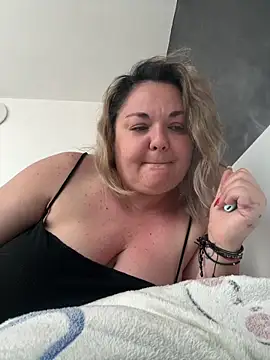 MikyVesela online show from May 11, 2026, 3:29 pm