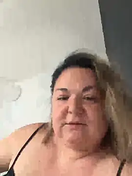 MikyVesela online show from May 11, 2026, 4:04 pm