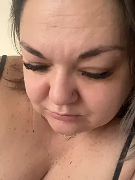 Snapshot of MikyVesela chatting on February 19, 2026, 8:33 am MikyVesela online show from February 19, 2026, 8:33 am