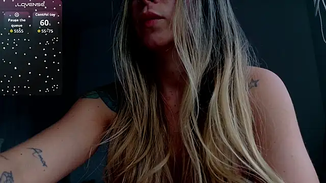Snapshot of _arianalzate_ chatting on June 11, 2026, 10:40 pm arianalzate online show from June 11, 2026, 10:40 pm