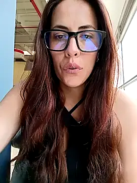 Snapshot of Lena-32 chatting on February 3, 2025, 4:31 pm Lena-32 online show from February 3, 2025, 4:31 pm