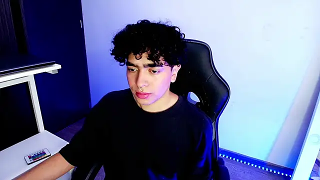  nickconnor01 online show from February 11, 2025, 7:05 pm