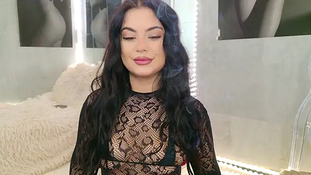 celia chanel online show from October 24, 2025, 4:44 am