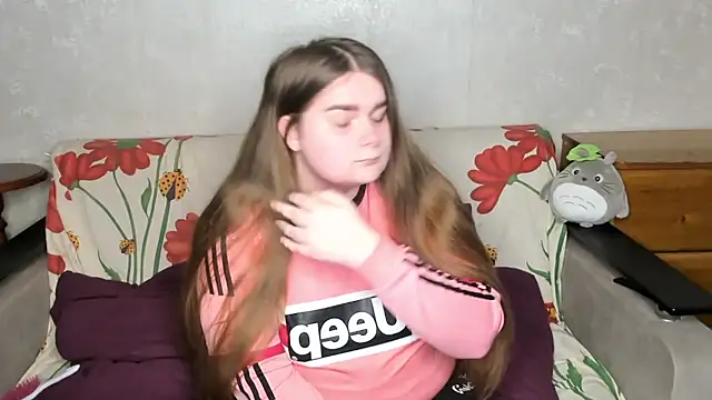 Snapshot of Aushpana chatting on February 12, 2025, 9:31 am Aushpana online show from February 12, 2025, 9:31 am