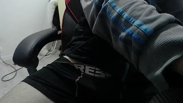 Snapshot of Dandi19 chatting on October 24, 2025, 5:23 pm Dandi19 online show from October 24, 2025, 5:23 pm