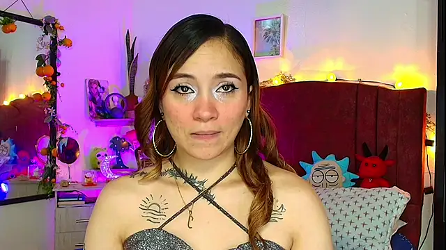 alisson zafiro  online show from April 27, 2026, 12:08 am