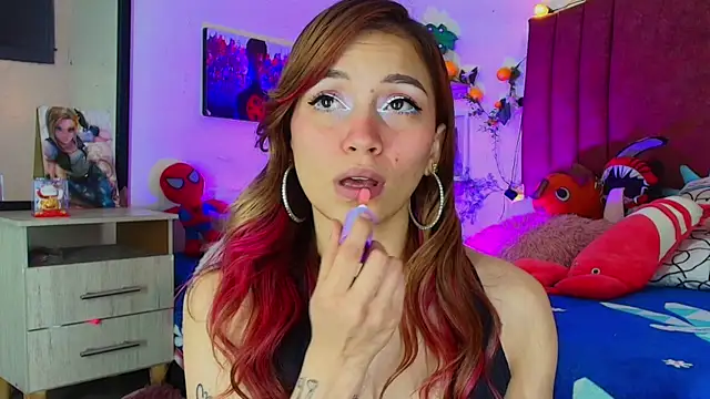 alisson zafiro  online show from November 16, 2025, 3:22 am