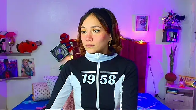 alisson zafiro  online show from February 20, 2026, 6:26 am