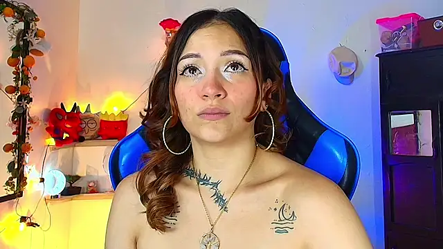 Snapshot of alisson_zafiro_ chatting on June 4, 2026, 3:11 am alisson zafiro online show from June 4, 2026, 3:11 am