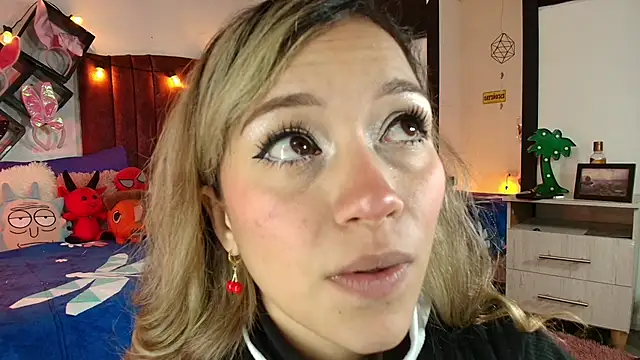 alisson zafiro  online show from March 9, 2025, 3:11 am