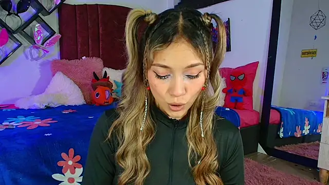 alisson zafiro  online show from February 22, 2025, 3:12 am