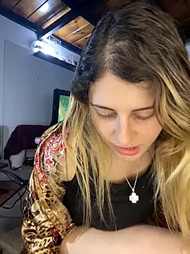 Snapshot of FlorBich chatting on December 4, 2025, 11:48 pm FlorBich online show from December 4, 2025, 11:48 pm