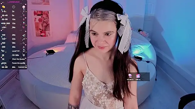 Snapshot of Lil_Amelie chatting on October 11, 2025, 7:31 am Lil Amelie online show from October 11, 2025, 7:31 am