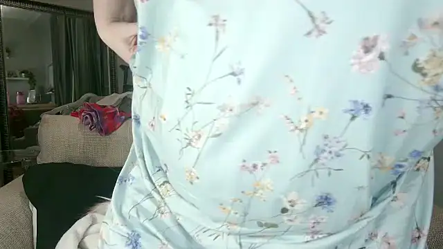 Snapshot of Julie_Bliss chatting on February 2, 2025, 11:53 pm Julie Bliss online show from February 2, 2025, 11:53 pm