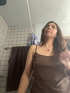 JasmineGlamour online show from July 31, 2026, 3:31 pm