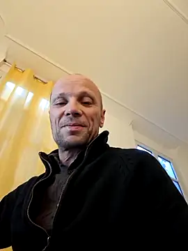 Snapshot of wedge75 chatting on December 4, 2025, 3:55 pm wedge75 online show from December 4, 2025, 3:55 pm