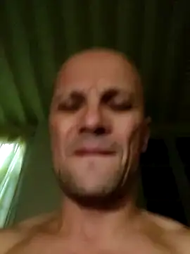 Snapshot of wedge75 chatting on October 15, 2025, 4:26 pm wedge75 online show from October 15, 2025, 4:26 pm