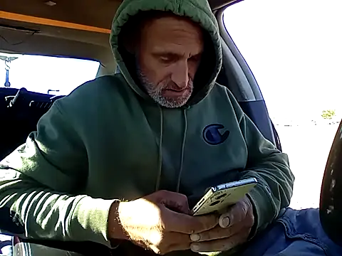 Stickybros2u online show from December 3, 2025, 7:57 pm