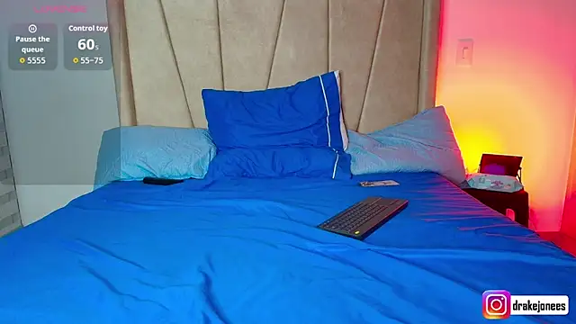 Snapshot of god_drake chatting on January 6, 2026, 5:55 am god drake online show from January 6, 2026, 5:55 am