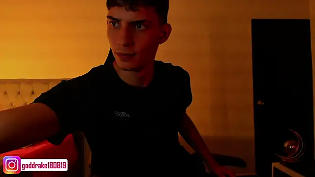 Snapshot of god_drake chatting on February 5, 2025, 4:59 am god drake online show from February 5, 2025, 4:59 am