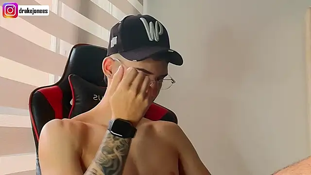 Snapshot of god_drake chatting on November 15, 2025, 4:22 pm god drake online show from November 15, 2025, 4:22 pm