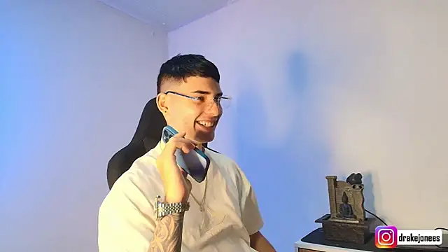 Snapshot of god_drake chatting on April 13, 2026, 10:14 pm god drake online show from April 13, 2026, 10:14 pm