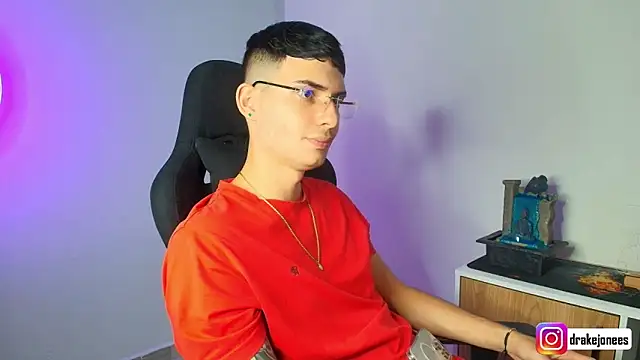 Snapshot of god_drake chatting on April 22, 2026, 1:23 am god drake online show from April 22, 2026, 1:23 am