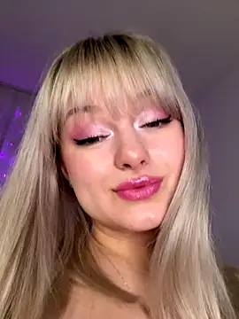 Snapshot of Blonde20 chatting on October 17, 2025, 7:48 pm Blonde20 online show from October 17, 2025, 7:48 pm