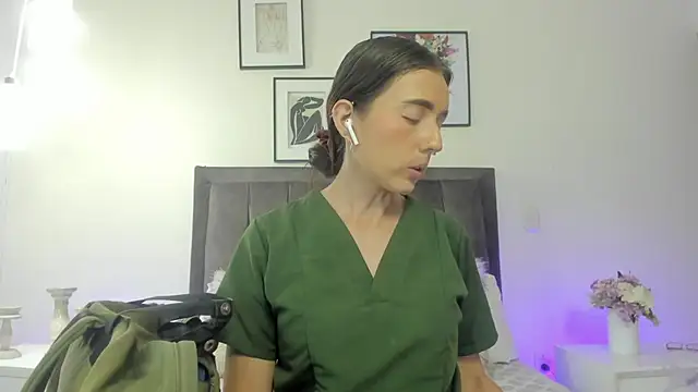 Snapshot of helen_mooree chatting on July 17, 2026, 1:19 pm helen mooree online show from July 17, 2026, 1:19 pm