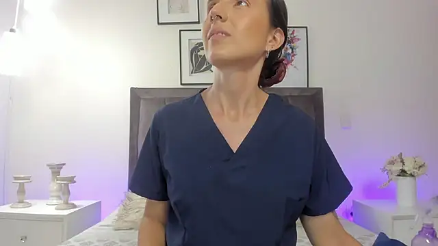 Snapshot of helen_mooree chatting on July 9, 2026, 1:54 pm helen mooree online show from July 9, 2026, 1:54 pm