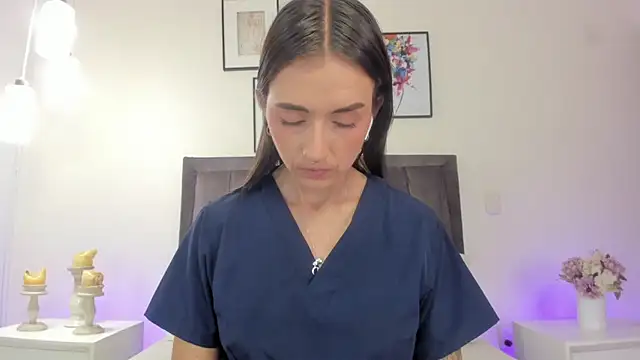 Snapshot of helen_mooree chatting on June 11, 2026, 12:46 pm helen mooree online show from June 11, 2026, 12:46 pm