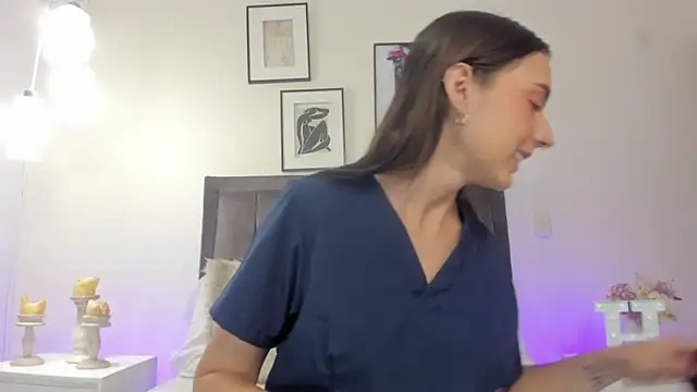 Snapshot of helen_mooree chatting on June 9, 2026, 1:01 pm helen mooree online show from June 9, 2026, 1:01 pm
