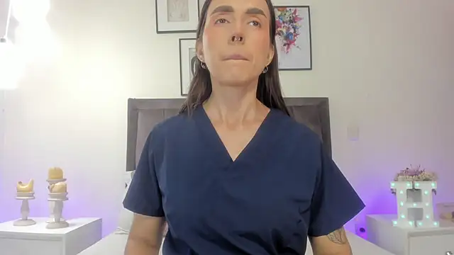 Snapshot of helen_mooree chatting on June 3, 2026, 12:50 pm helen mooree online show from June 3, 2026, 12:50 pm