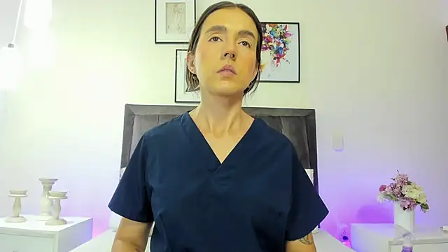 Snapshot of helen_mooree chatting on August 4, 2026, 1:15 pm helen mooree online show from August 4, 2026, 1:15 pm