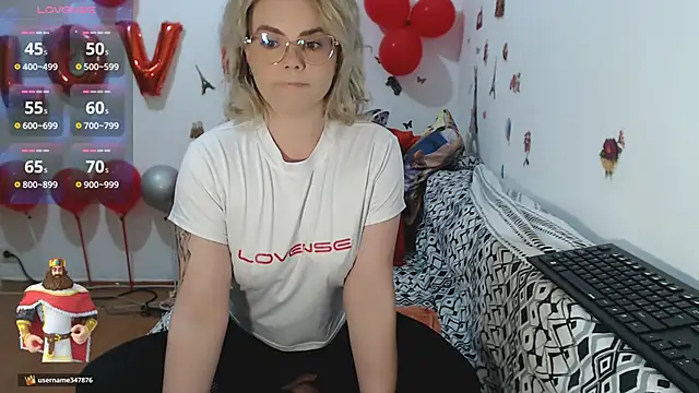 Snapshot of hotmilf4uxxx chatting on March 20, 2026, 9:32 am hotmilf4uxxx online show from March 20, 2026, 9:32 am