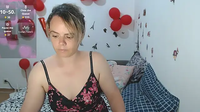 Snapshot of hotmilf4uxxx chatting on June 4, 2026, 10:20 am hotmilf4uxxx online show from June 4, 2026, 10:20 am