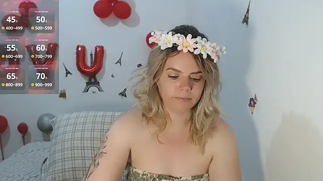 Snapshot of hotmilf4uxxx chatting on June 18, 2026, 10:20 am hotmilf4uxxx online show from June 18, 2026, 10:20 am